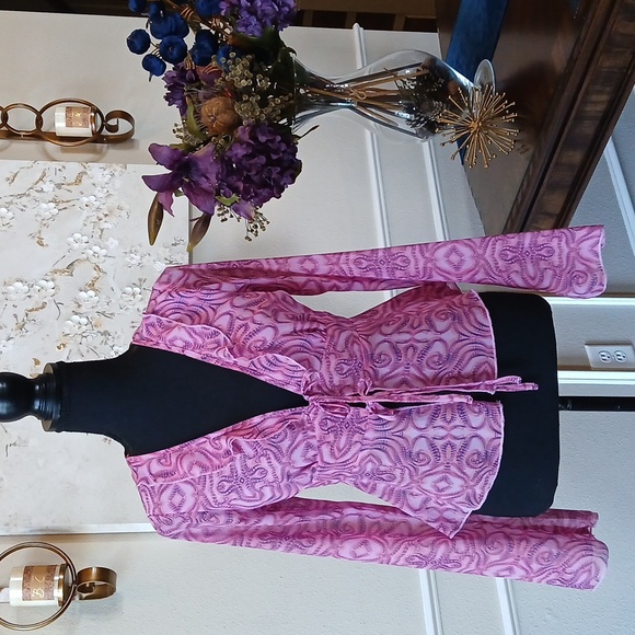 Wild Fable Pink Semi Sheer Geometric Print Long Sleeves Blouse. XS - Picture 15 of 17